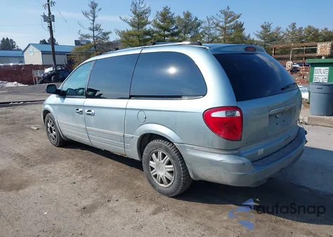 2005 Chrysler Town & Country Limited z USA, uszkodzony, nr VIN 2C8GP64L45R295083